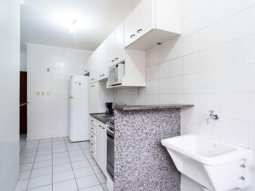 Apartamento Espacoso Com Ar Condicionado E Wi-Fi, A 100 Metros Da Praia - Edificio Estoril Ubatuba Exterior photo