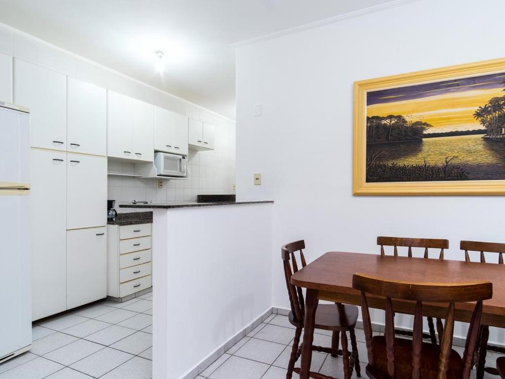 Apartamento Espacoso Com Ar Condicionado E Wi-Fi, A 100 Metros Da Praia - Edificio Estoril Ubatuba Exterior photo